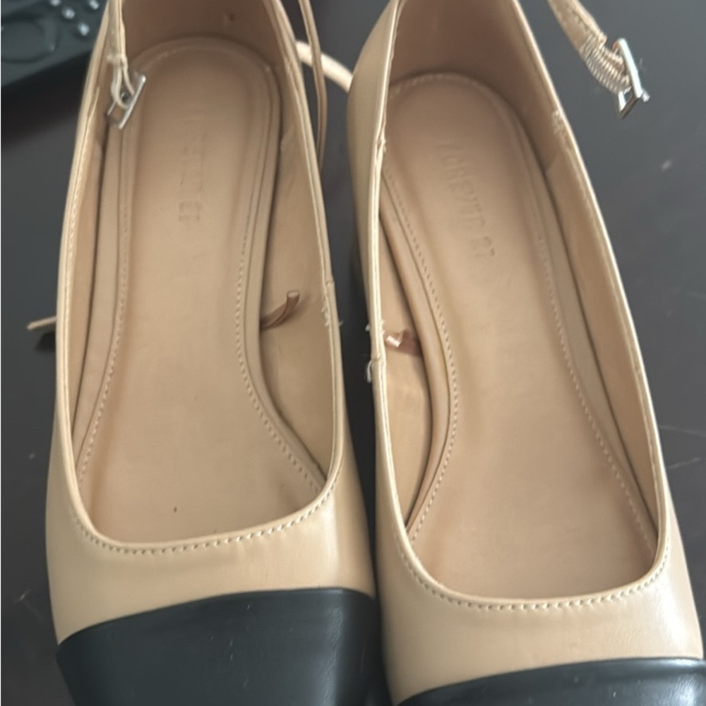 Forever 21 Beige and Black Flats - Picture 2 of 4